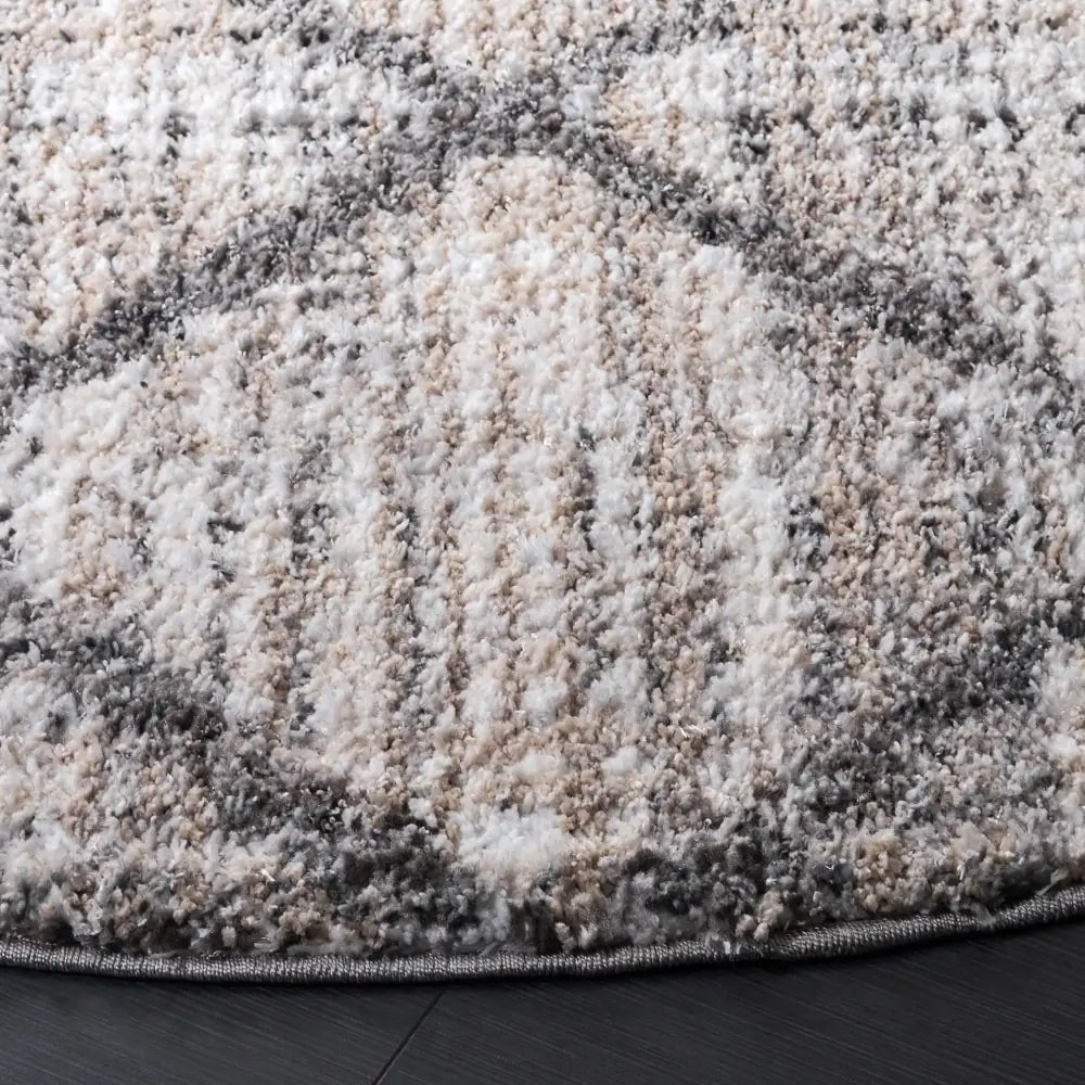 Safavieh Everett Shag 6'-7" x 6'-7" Rug in Ivory / Grey