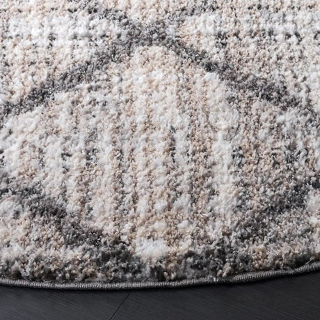 Safavieh Everett Shag 6'-7" x 6'-7" Rug in Ivory / Grey