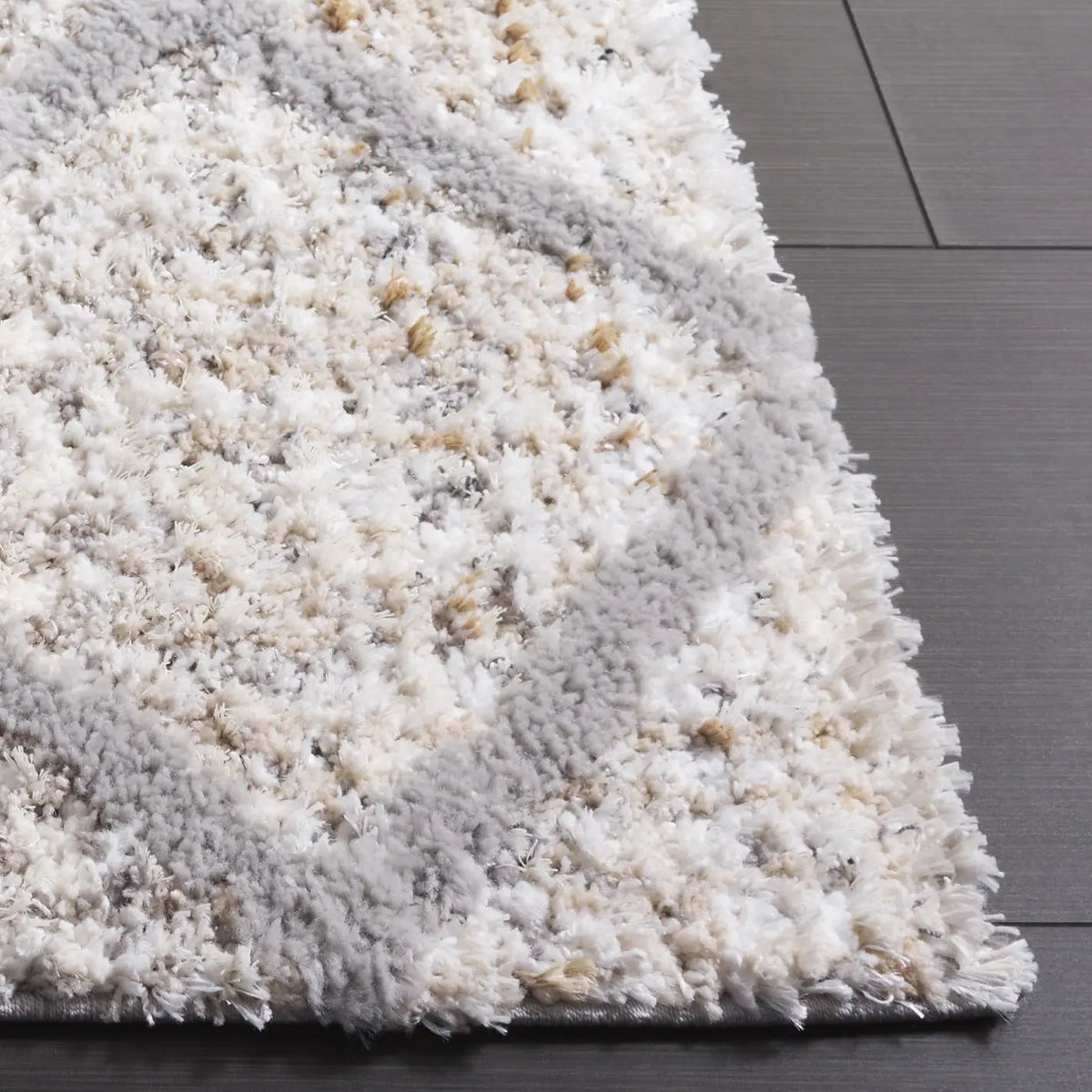 Safavieh Everett Shag 4'-0" x 6'-0" Rug in Ivory / Grey