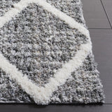 Safavieh Everett Shag 4'-0" x 6'-0" Rug in Grey / Ivory