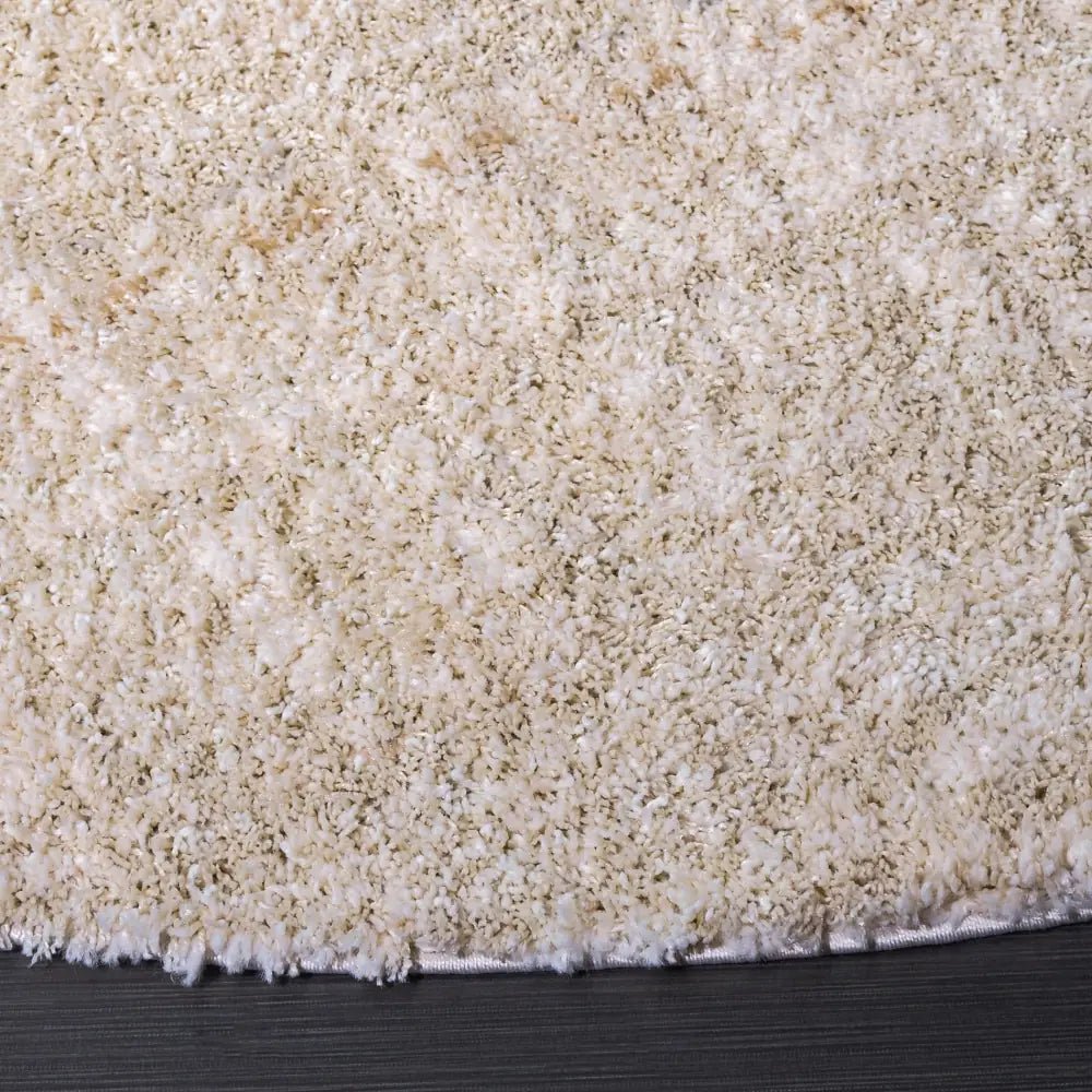 Safavieh Everett Shag 6'-7" x 6'-7" Rug in Ivory / Beige