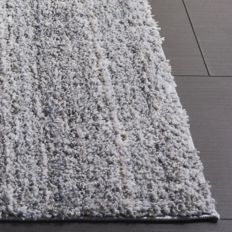 Safavieh Everett Shag 4'-0" x 6'-0" Rug in Grey / Beige