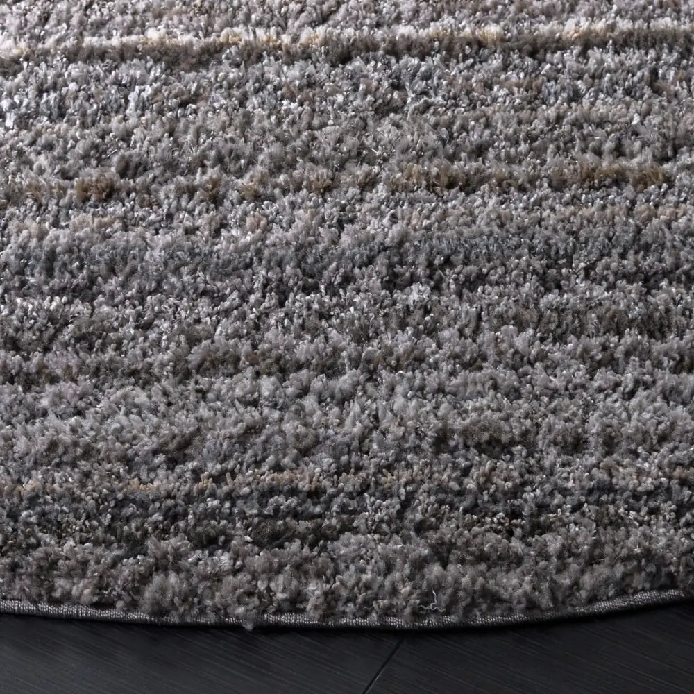 Safavieh Everett Shag 6'-7" x 6'-7" Rug in Grey / Beige