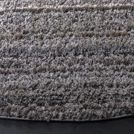 Safavieh Everett Shag 6'-7" x 6'-7" Rug in Grey / Beige