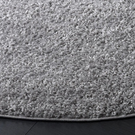 Safavieh Everett Shag 6'-7" x 6'-7" Rug in Grey