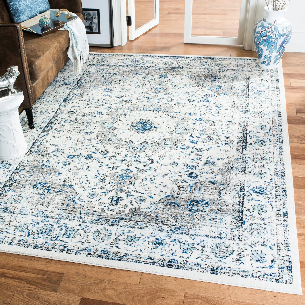 Safavieh Evoke 6'-7" x 9'-0" Rug in Ivory / Grey