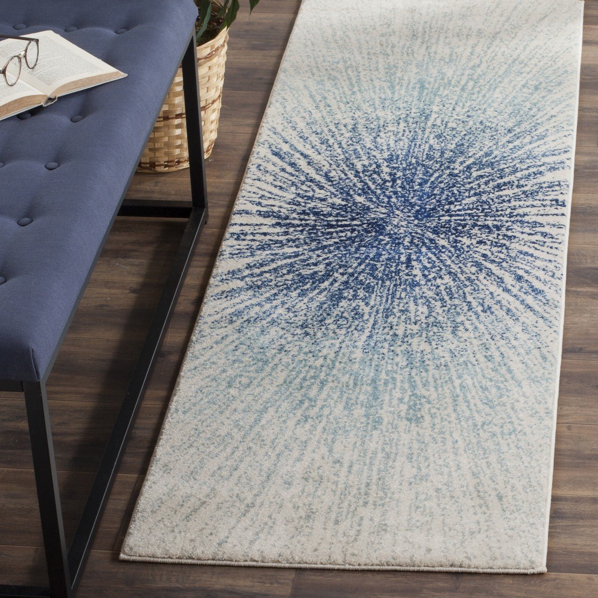 Safavieh Evoke Evk228A Royal / Ivory Rugs - evk228a-5sq