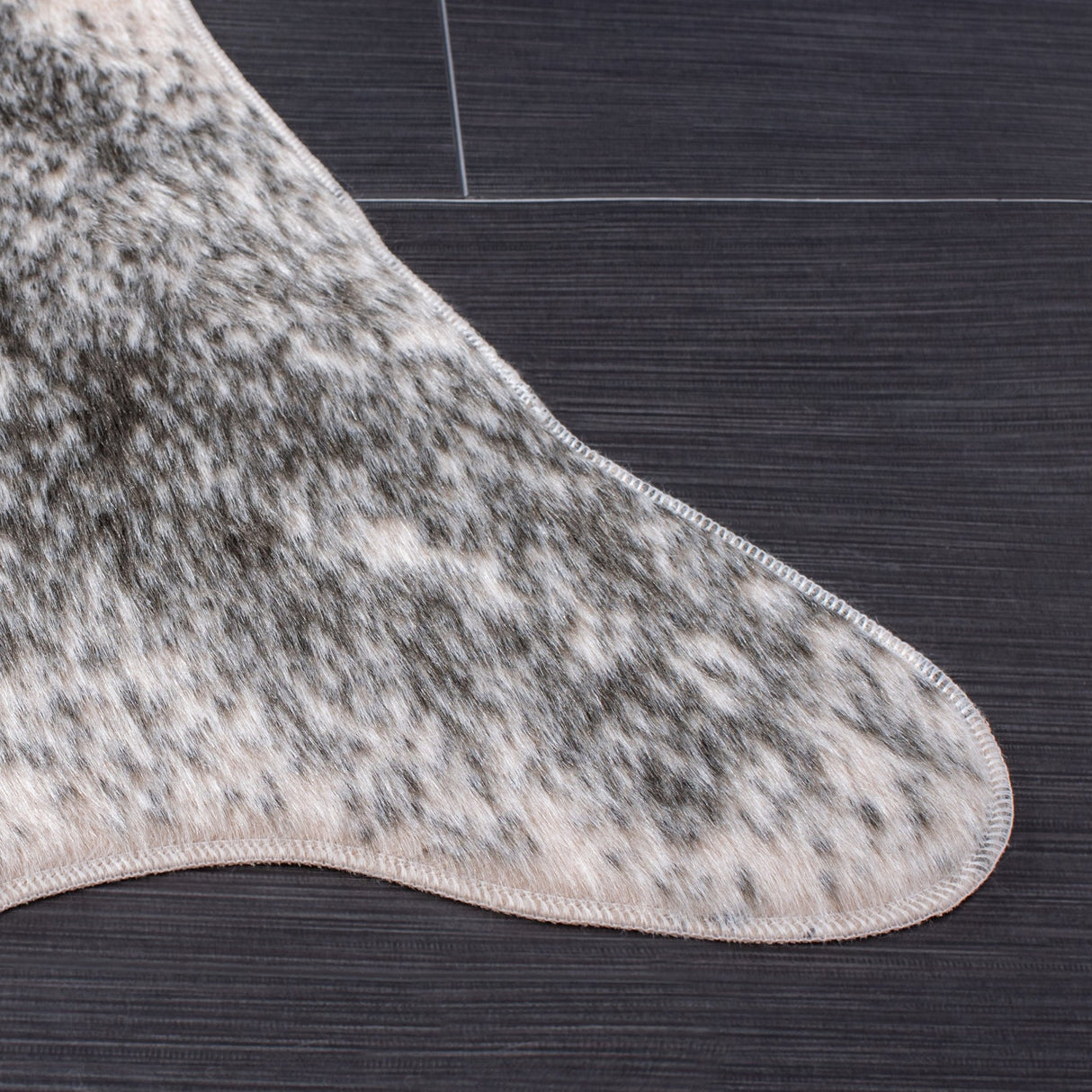 Safavieh Faux Cow Hide Fch201B Beige/Black Rug - Safavieh - fch201b - 45