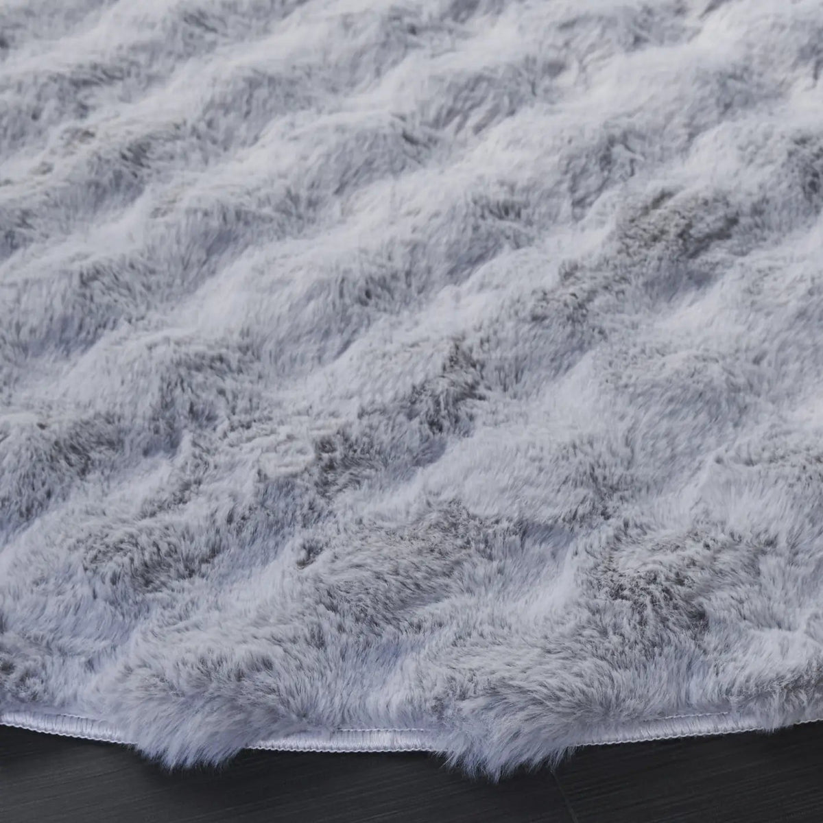 Safavieh Faux Rabbit Bubble 100 6'-0" x 6'-0" Rug in Grey