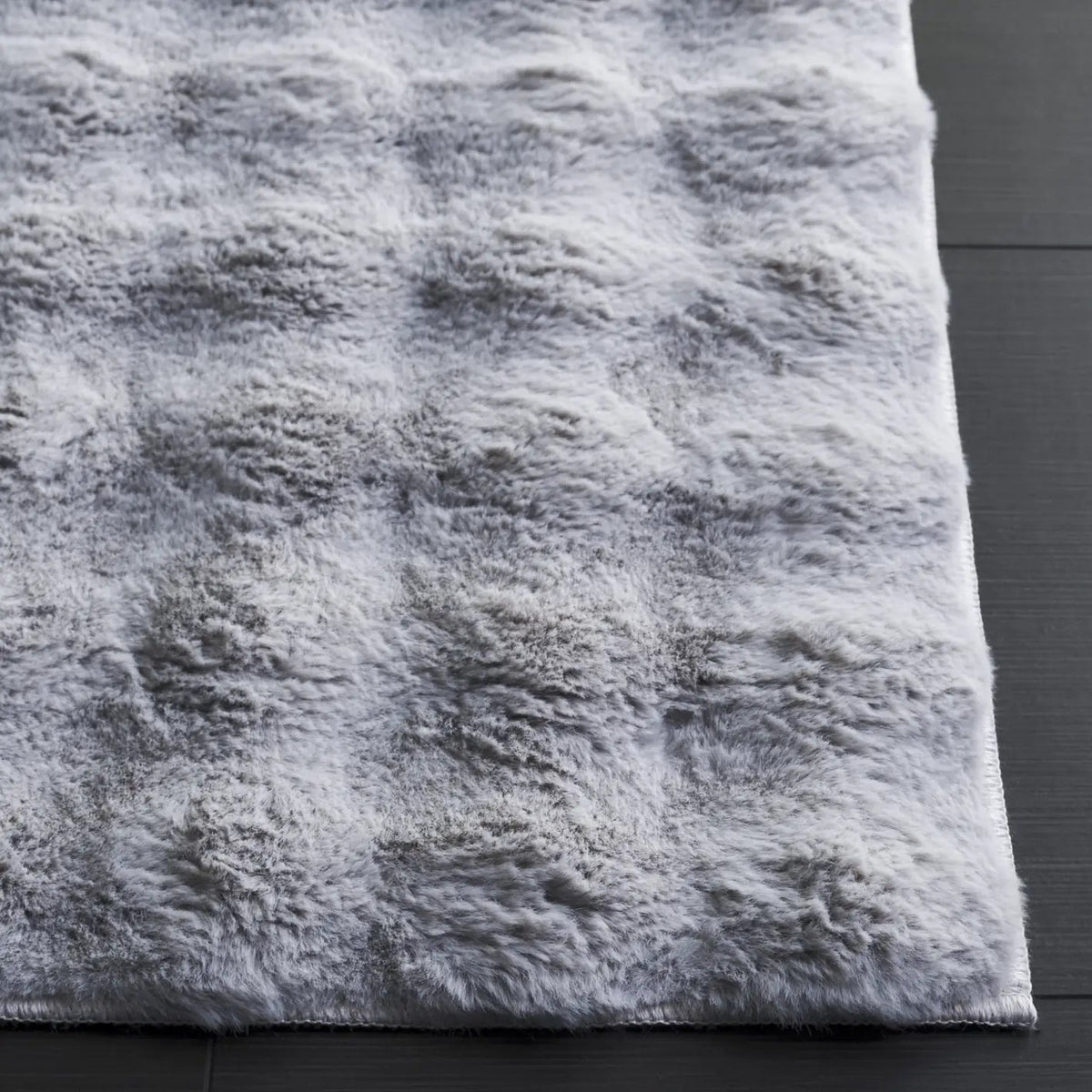 Safavieh Faux Rabbit Bubble 100 5'-0" x 7'-0" Rug in Grey