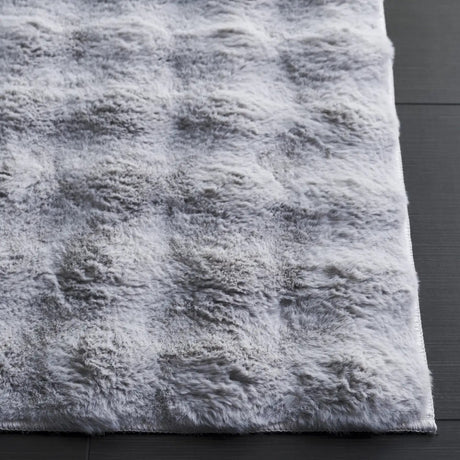 Safavieh Faux Rabbit Bubble 100 5'-0" x 7'-0" Rug in Grey