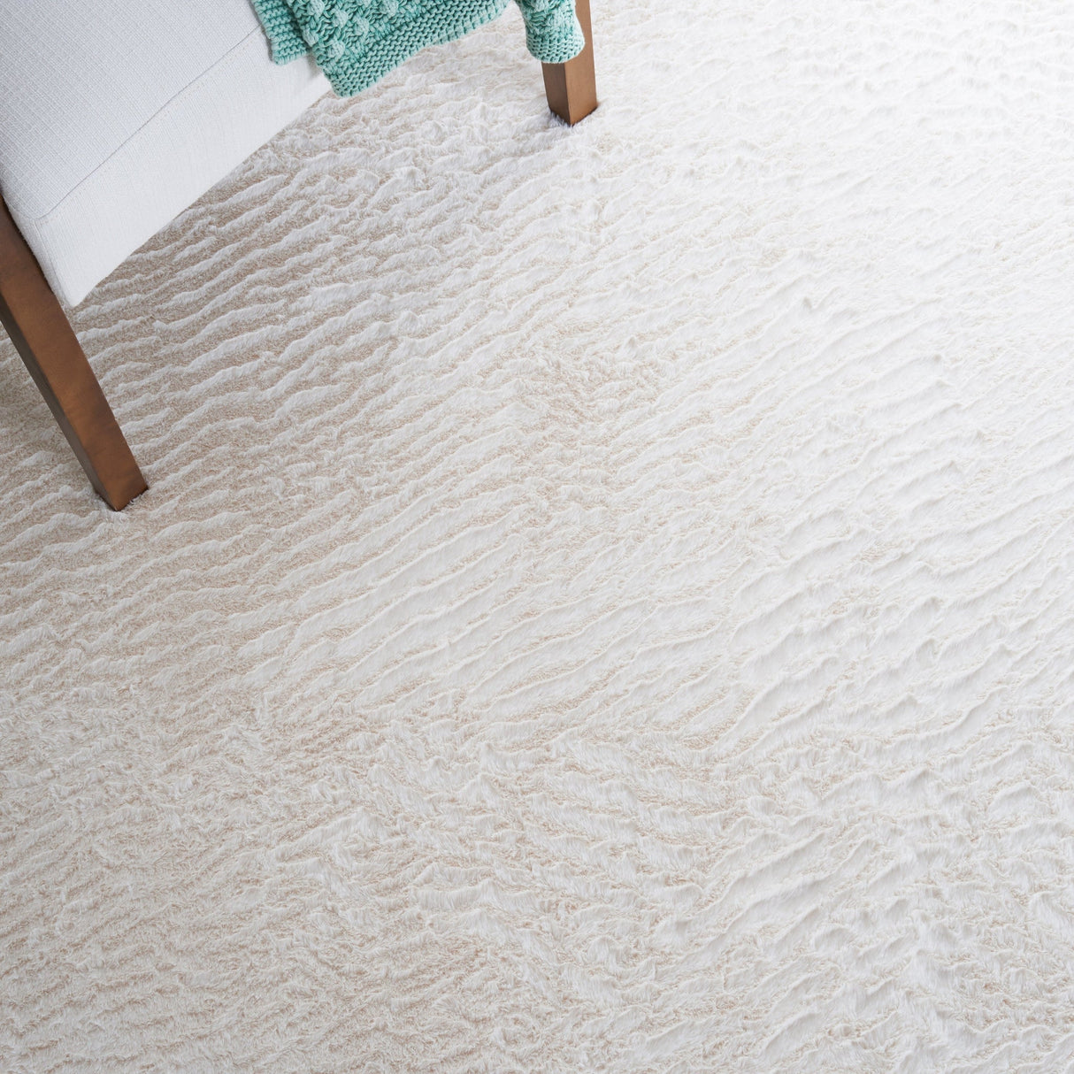 Safavieh Faux Rabbit Fur Frf500A Off White Rug - Safavieh - frf500a - 6r
