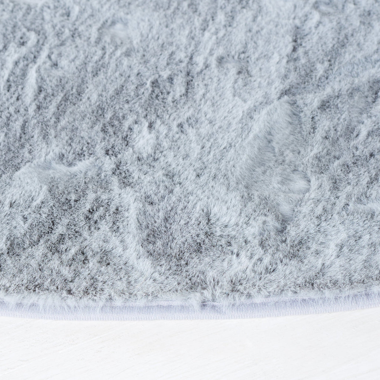 Safavieh Faux Rabbit Fur Frf976G Silver Rug - Safavieh - frf976g - 6r