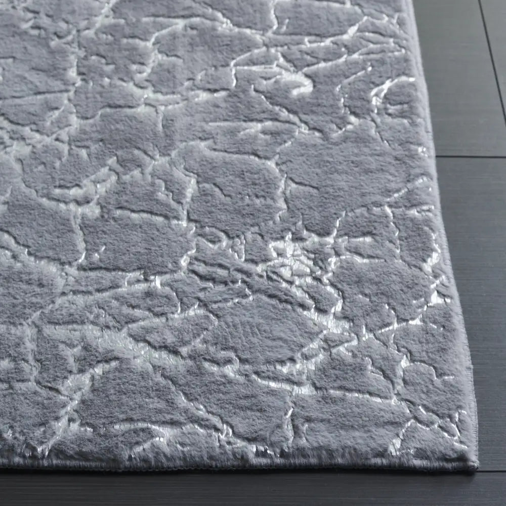 Safavieh Faux Rabbit Fur Metallic 5'-0" x 8'-0" Rug in Grey / Silver