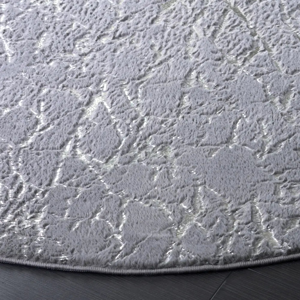 Safavieh Faux Rabbit Fur Metallic 6'-0" x 6'-0" Rug in Grey / Silver