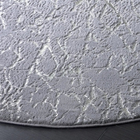 Safavieh Faux Rabbit Fur Metallic 6'-0" x 6'-0" Rug in Grey / Silver