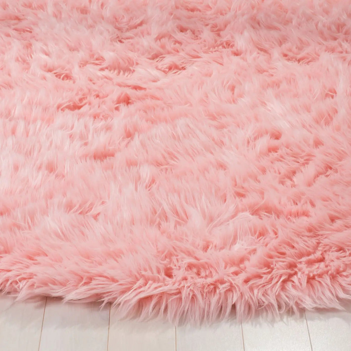 Safavieh Faux Sheep Skin 5'-0" x 5'-0" Rug in Pink