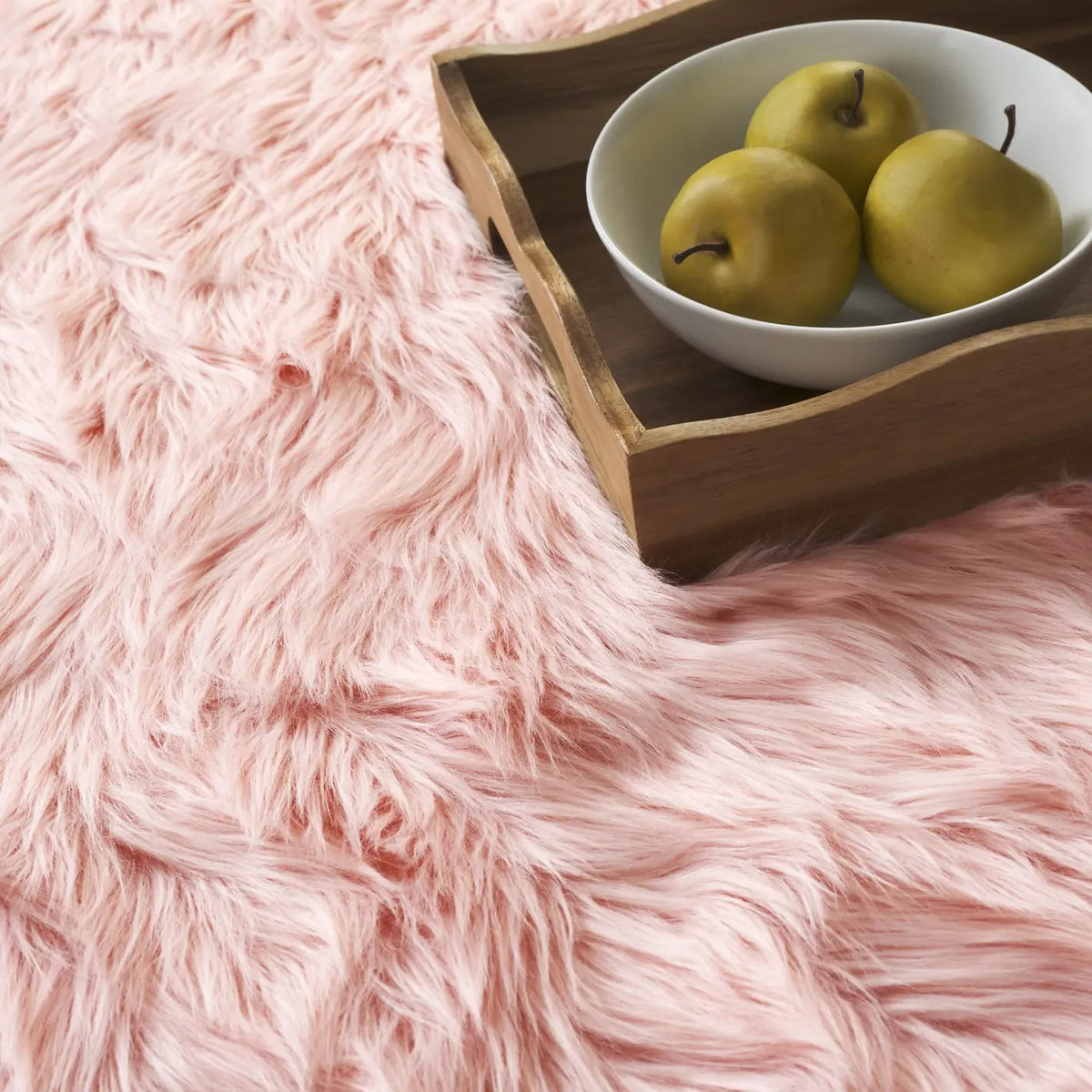 Safavieh Faux Sheep Skin 2'-0" x 3'-0" Rug in Pink