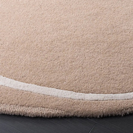 Safavieh Fifth Avenue 6'-0" x 6'-0" Rug in Beige / Ivory