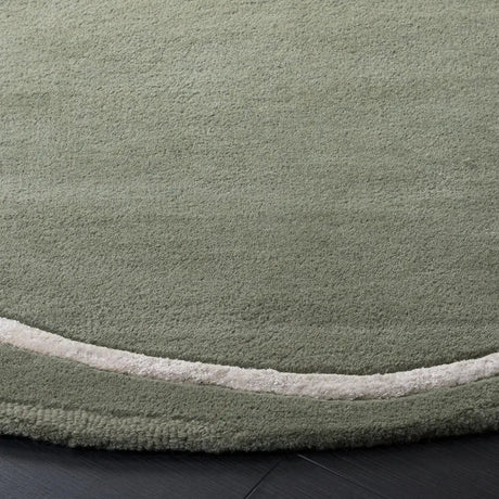 Safavieh Fifth Avenue 6'-0" x 6'-0" Rug in Sage Green / Ivory