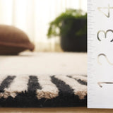 Safavieh Fifth Avenue 5'-0" x 8'-0" Rug in Beige / Black