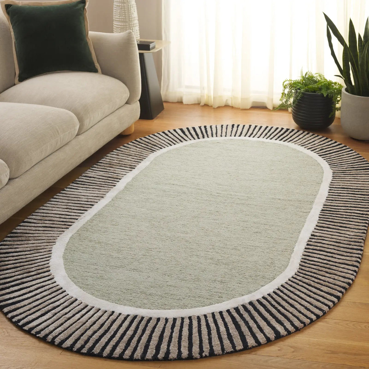 Safavieh Fifth Avenue 5'-0" x 8'-0" Rug in Sage / Black
