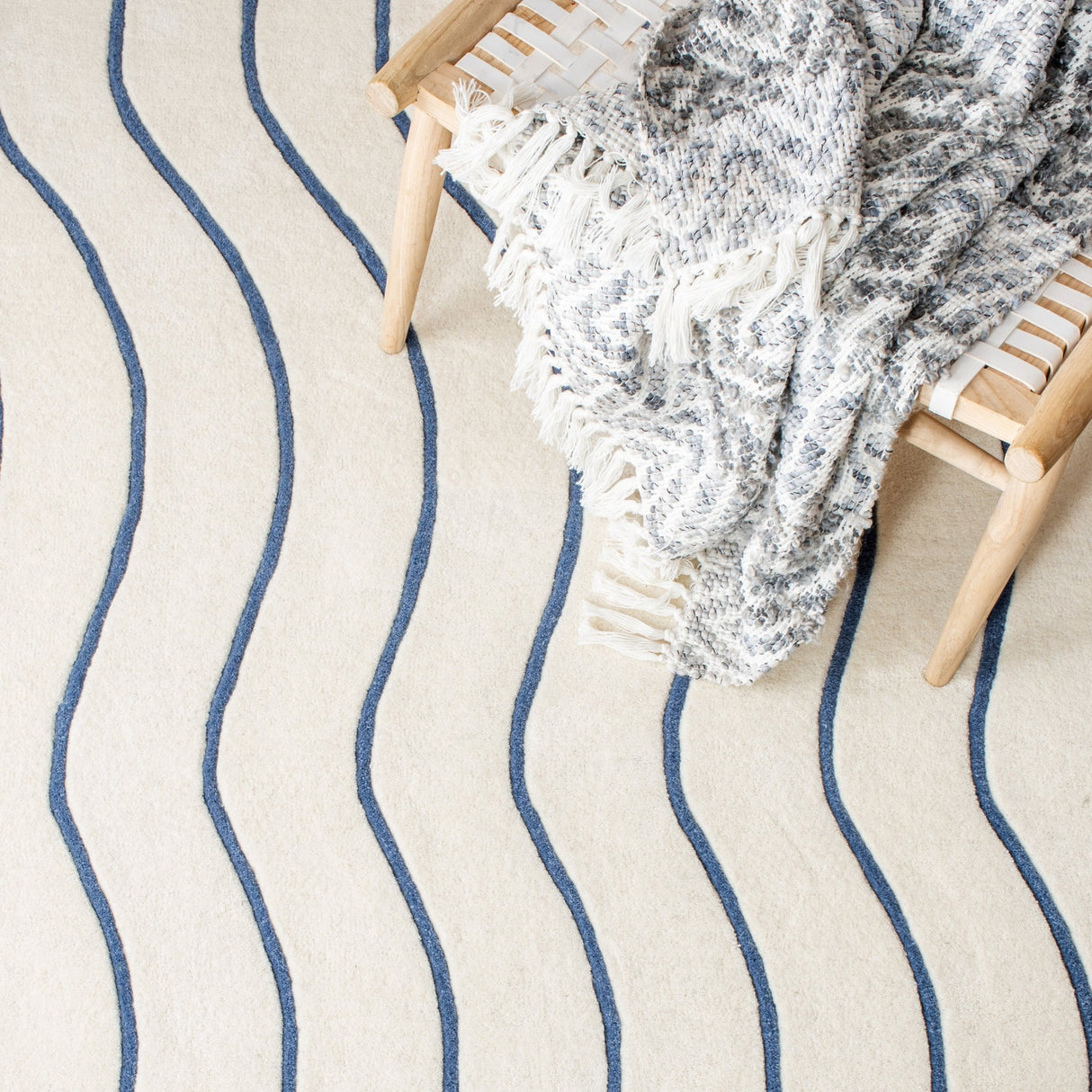 Safavieh Fifth Avenue Ftv113M Ivory/Blue Rugs - Safavieh - ftv113m - 4