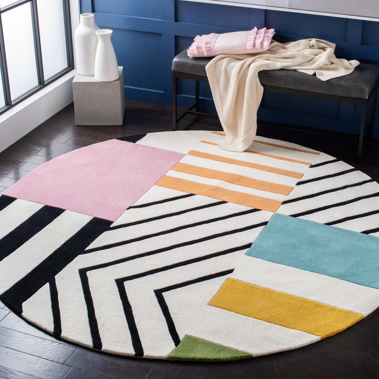 Safavieh Fifth Avenue Ftv122A Ivory/Black Rug - Safavieh - ftv122a - 3r