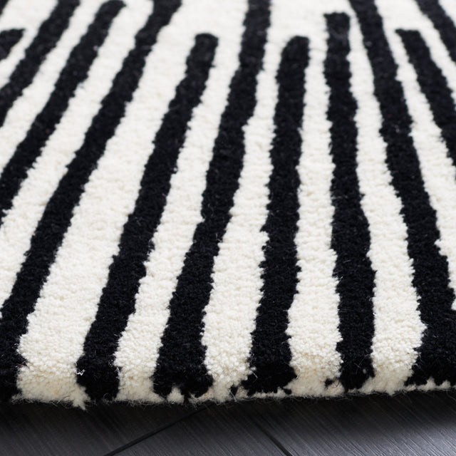 Safavieh Fifth Avenue Ftv129A Ivory/Black Rug - Safavieh - ftv129a - 3