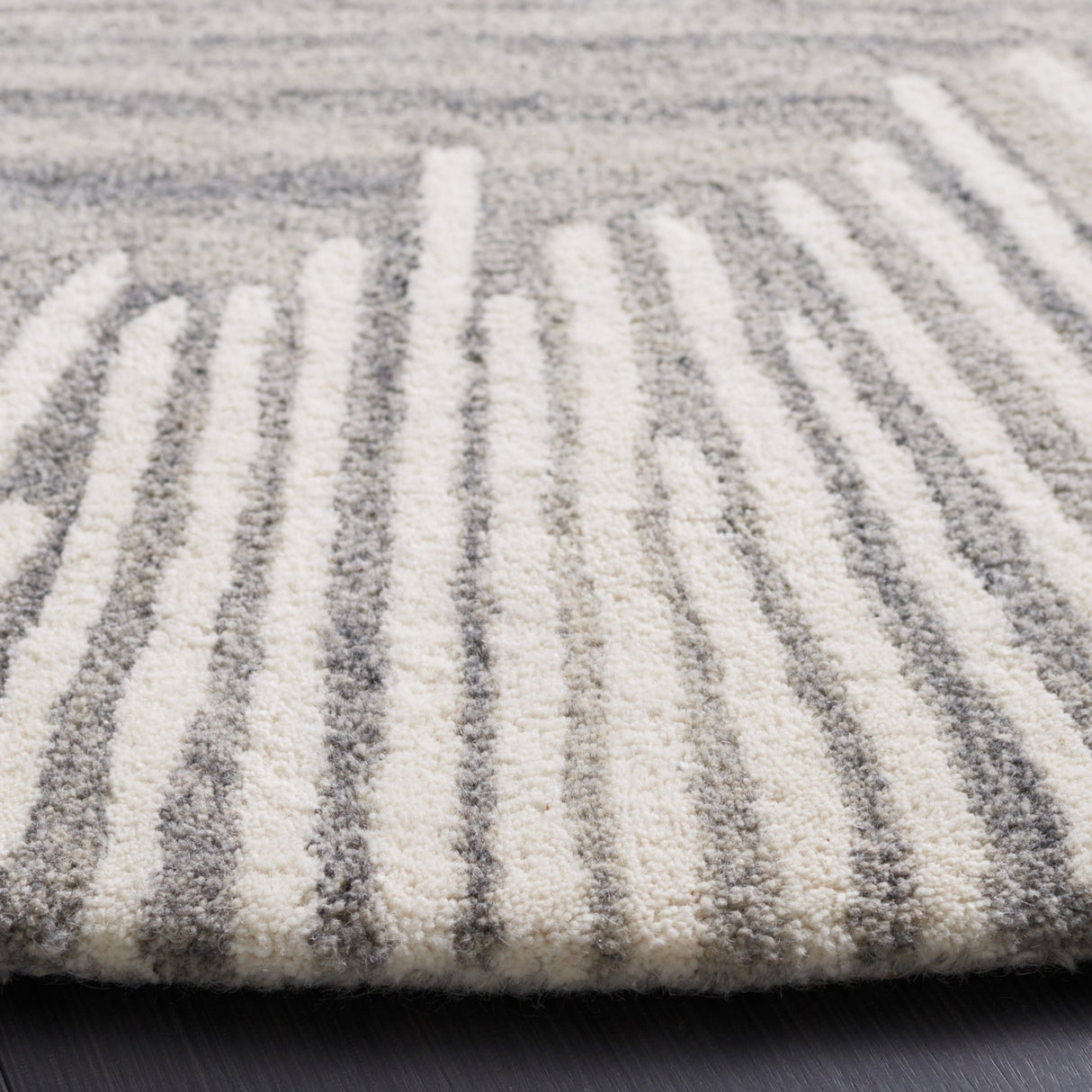Safavieh Fifth Avenue Ftv129F Grey/Ivory Rug - Safavieh - ftv129f - 3