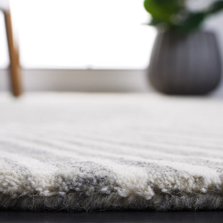 Safavieh Fifth Avenue Ftv129F Grey/Ivory Rug - Safavieh - ftv129f - 5r