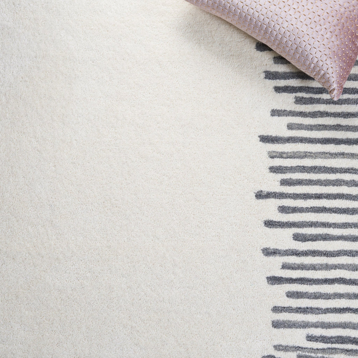 Safavieh Fifth Avenue Ftv129G Ivory/Grey Rug - Safavieh - ftv129g - 5r