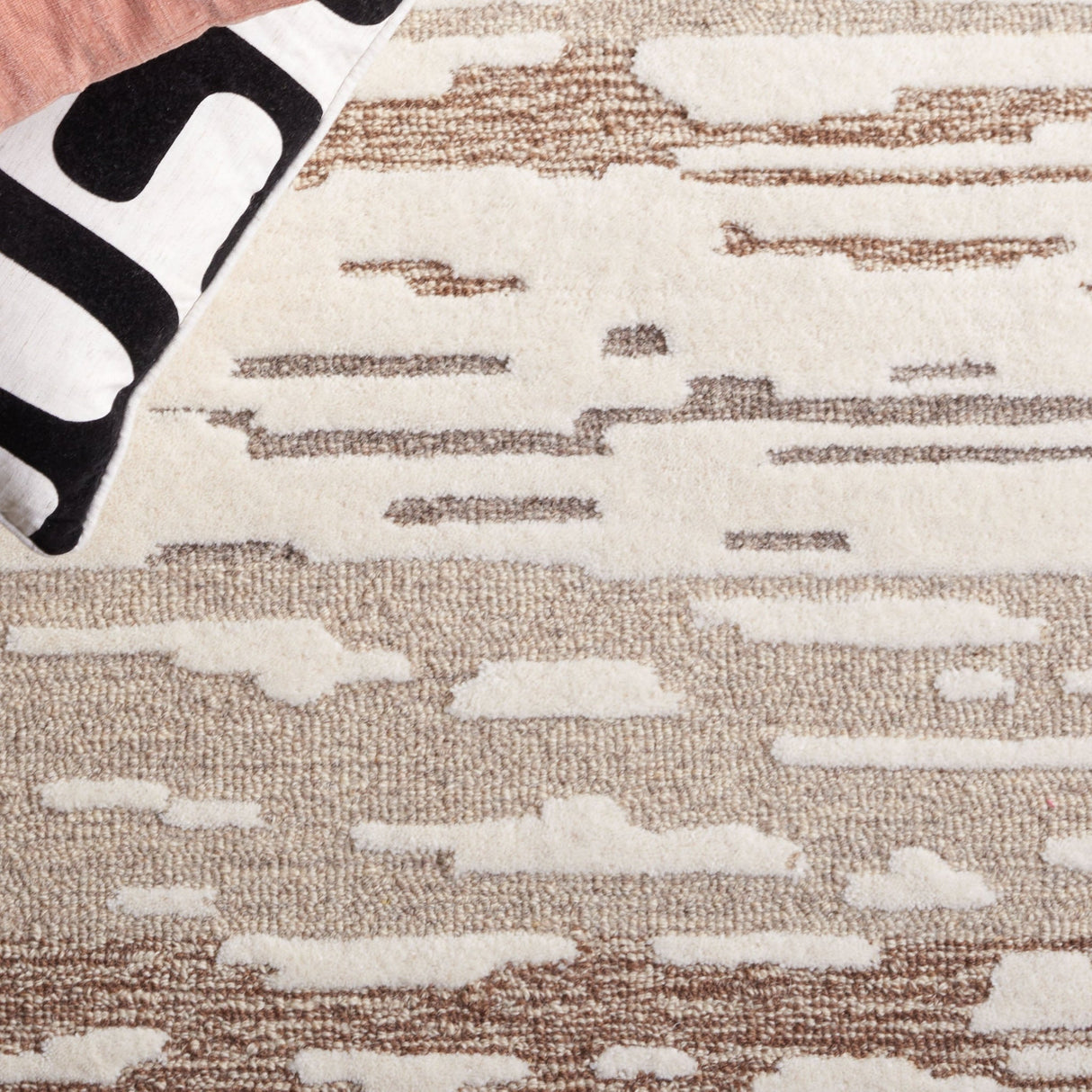 Safavieh Fifth Avenue Ftv133B Natural/Brown Rug - Safavieh - ftv133b - 3