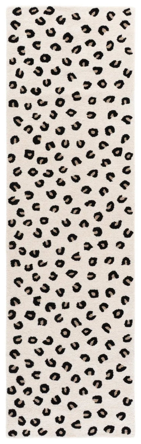 Safavieh Fifth Avenue 2'-3" x 8'-0" Rug in Ivory / Black