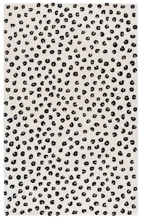 Safavieh Fifth Avenue 4'-0" x 6'-0" Rug in Ivory / Black