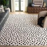 Safavieh Fifth Avenue 8'-0" x 10'-0" Rug in Ivory / Black