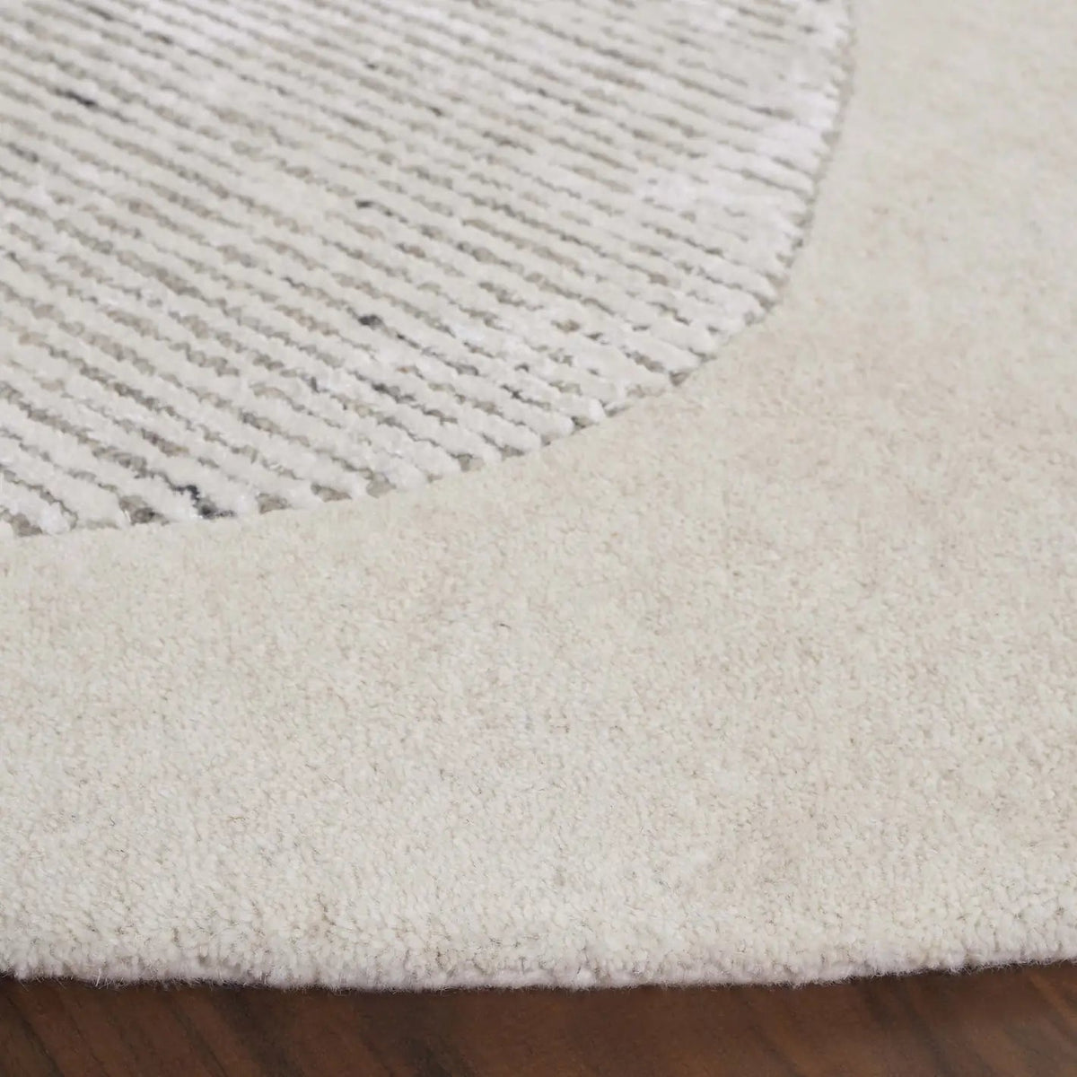 Safavieh Fifth Avenue 6'-0" x 6'-0" Rug in Ivory / Grey