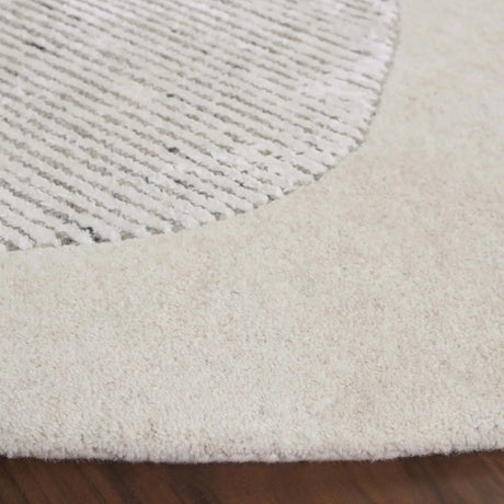 Safavieh Fifth Avenue 6'-0" x 6'-0" Rug in Ivory / Grey