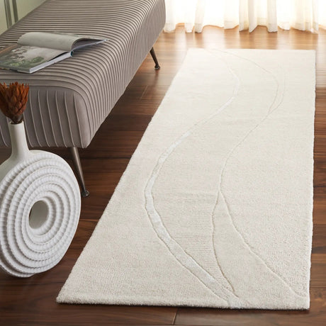 Safavieh Fifth Avenue 2'-3" x 8'-0" Rug in Ivory