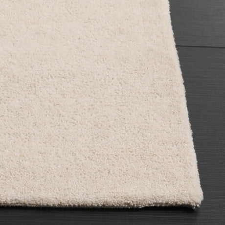 Safavieh Fifth Avenue 4'-0" x 6'-0" Rug in Ivory