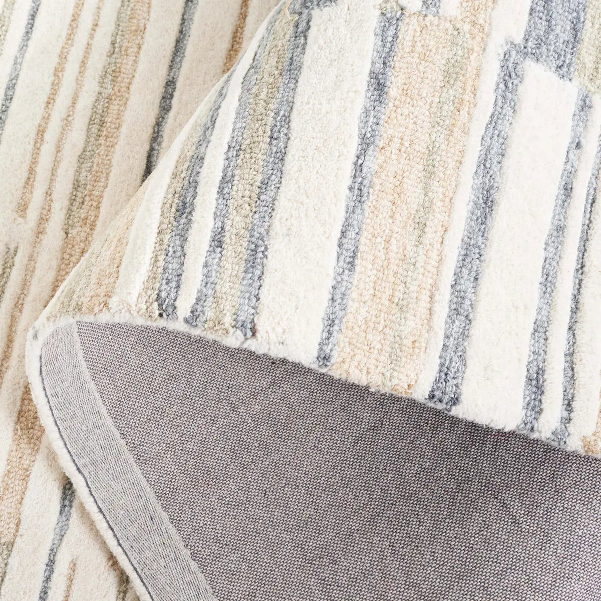Safavieh Fifth Avenue 4'-0" x 6'-0" Rug in Ivory / Beige