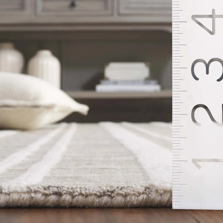 Safavieh Fifth Avenue 4'-0" x 6'-0" Rug in Ivory / Taupe