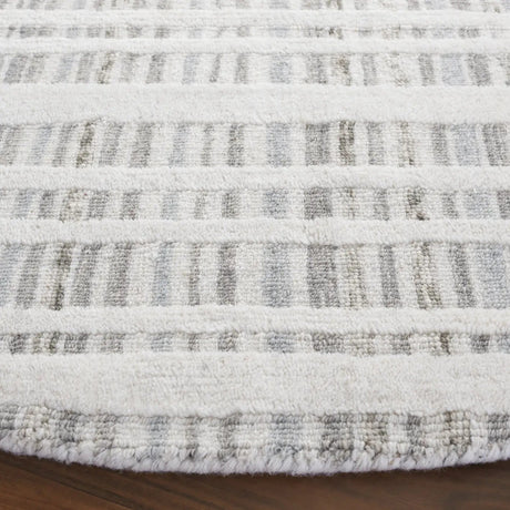 Safavieh Fifth Avenue 6'-0" x 6'-0" Rug in Grey / Ivory