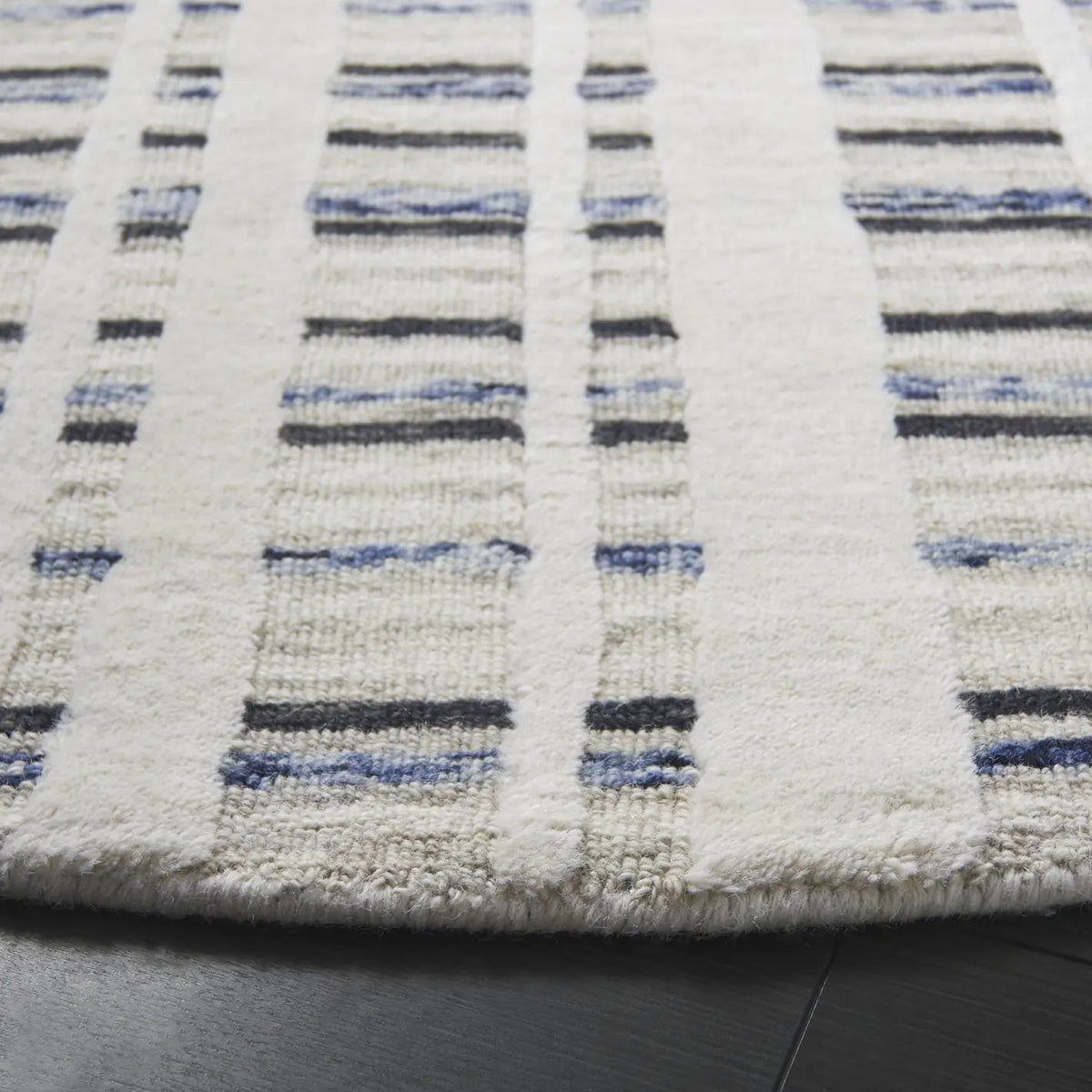 Safavieh Fifth Avenue 6'-0" x 6'-0" Rug in Dark Grey / Ivory