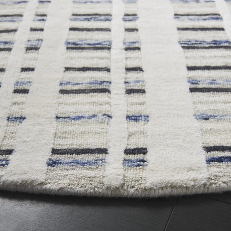 Safavieh Fifth Avenue 6'-0" x 6'-0" Rug in Dark Grey / Ivory