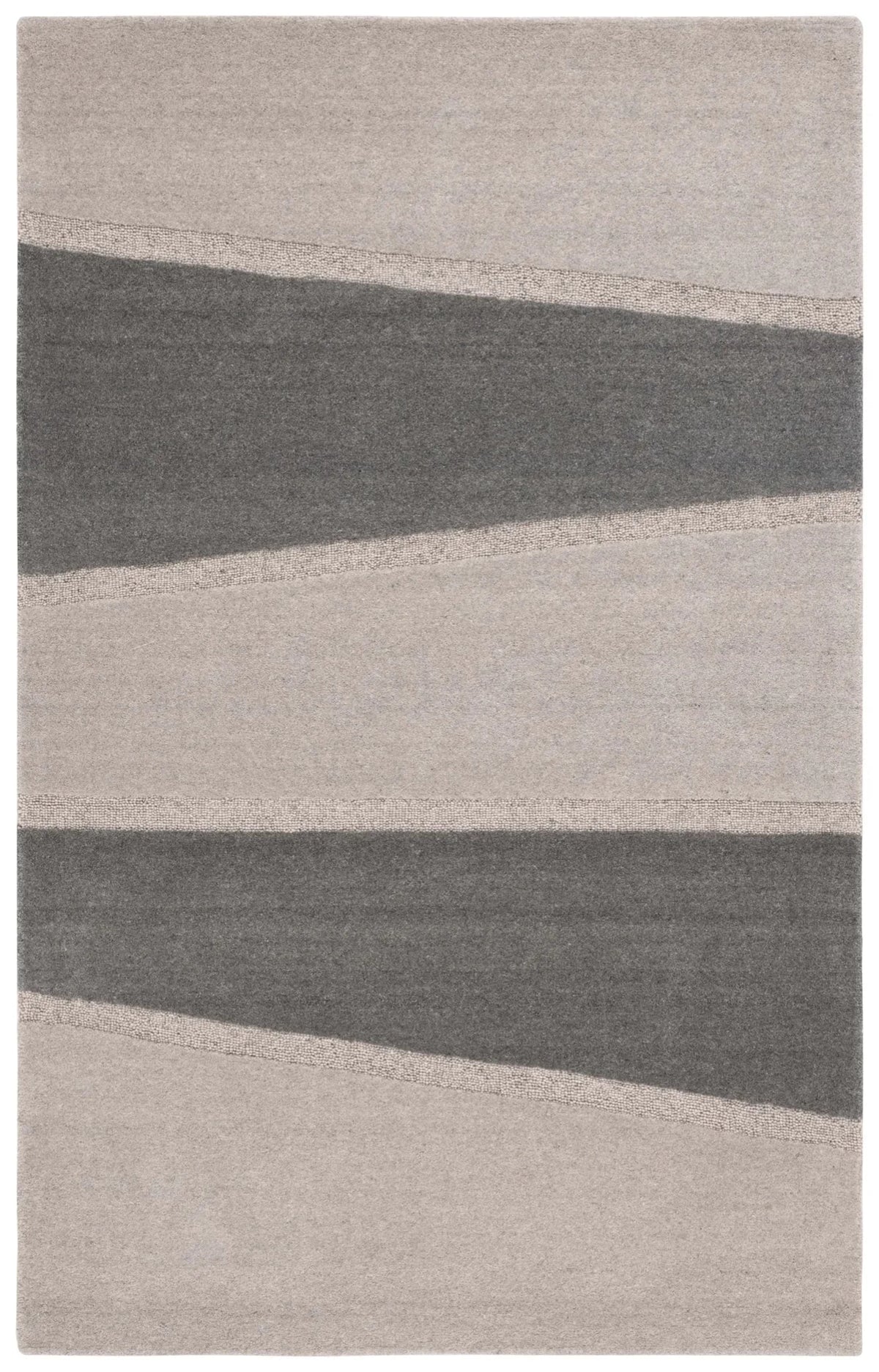 Safavieh Fifth Avenue 4'-0" x 6'-0" Rug in Grey / Charcoal
