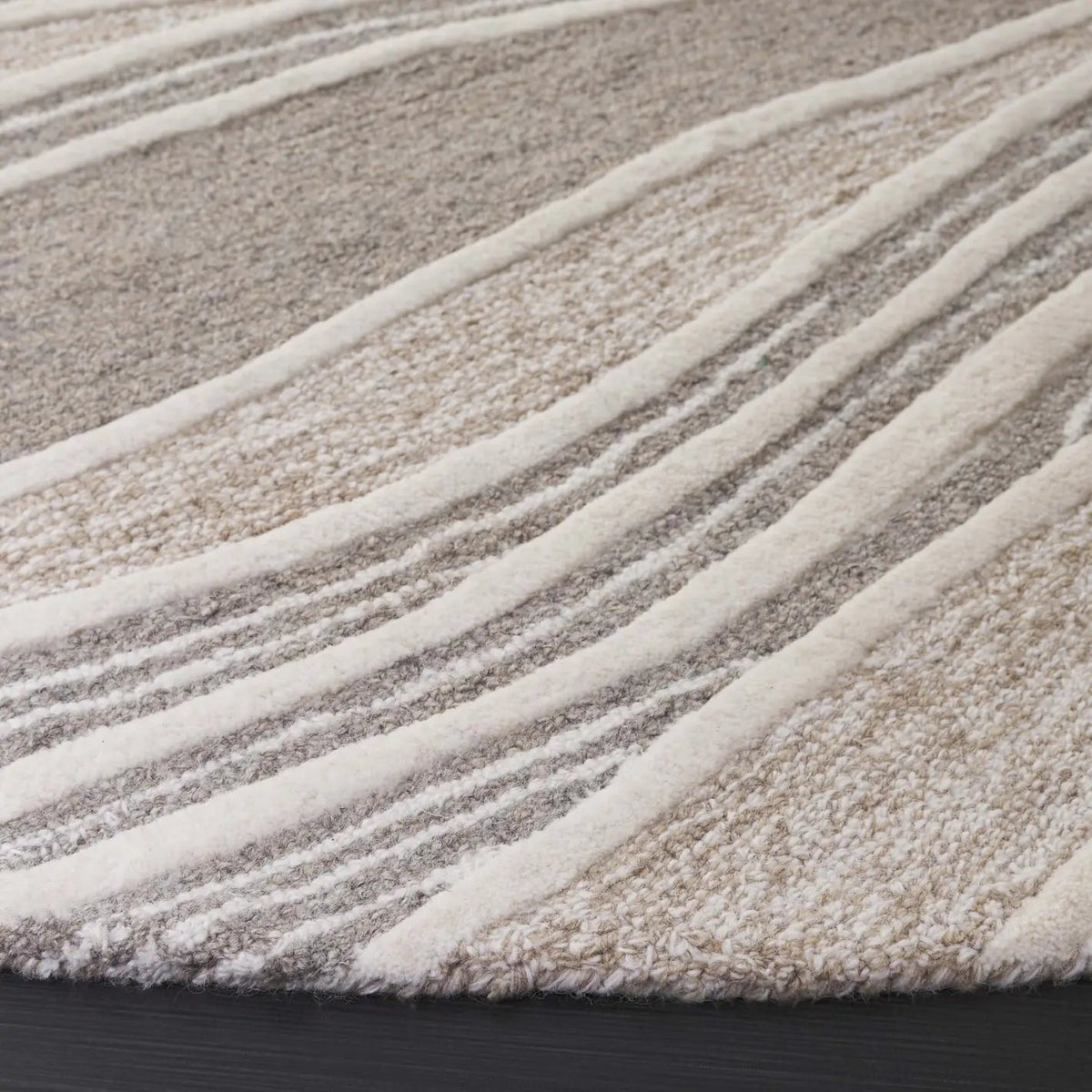 Safavieh Fifth Avenue 6'-0" x 6'-0" Rug in Natural / Ivory