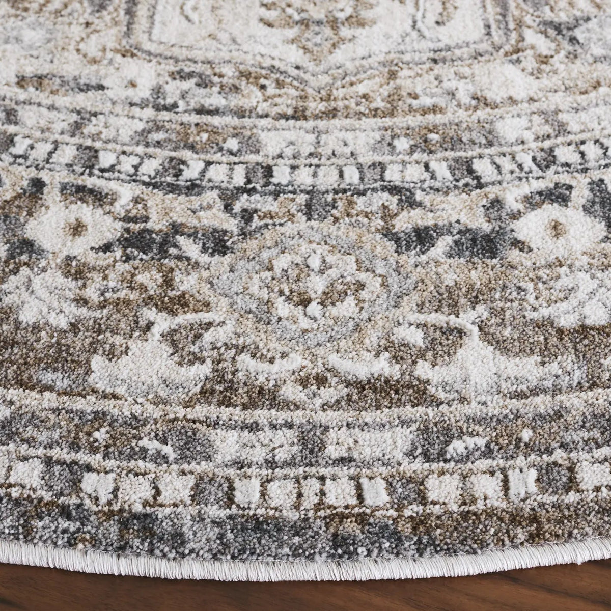 Safavieh Finley 6'-7" x 6'-7" Rug in Beige / Grey
