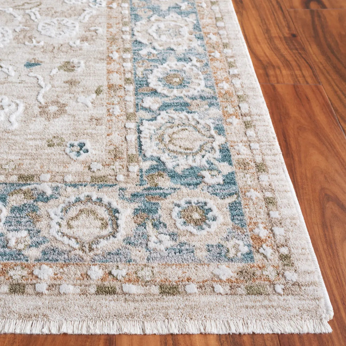 Safavieh Finley 4'-0" x 6'-0" Rug in Blue / Beige