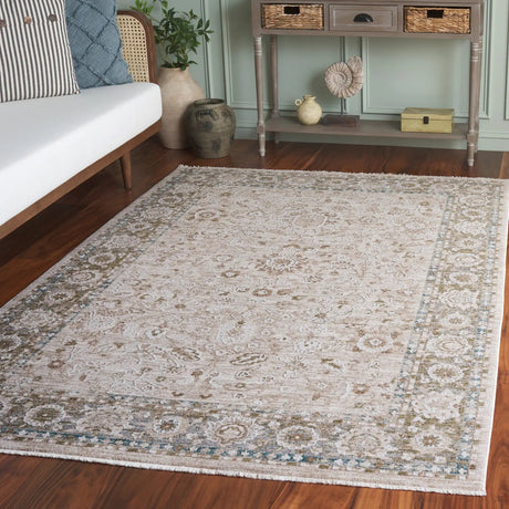 Safavieh Finley 4'-0" x 6'-0" Rug in Green / Beige